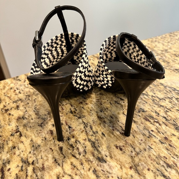 Brand New Signature Vince Camuto. - Picture 6 of 9